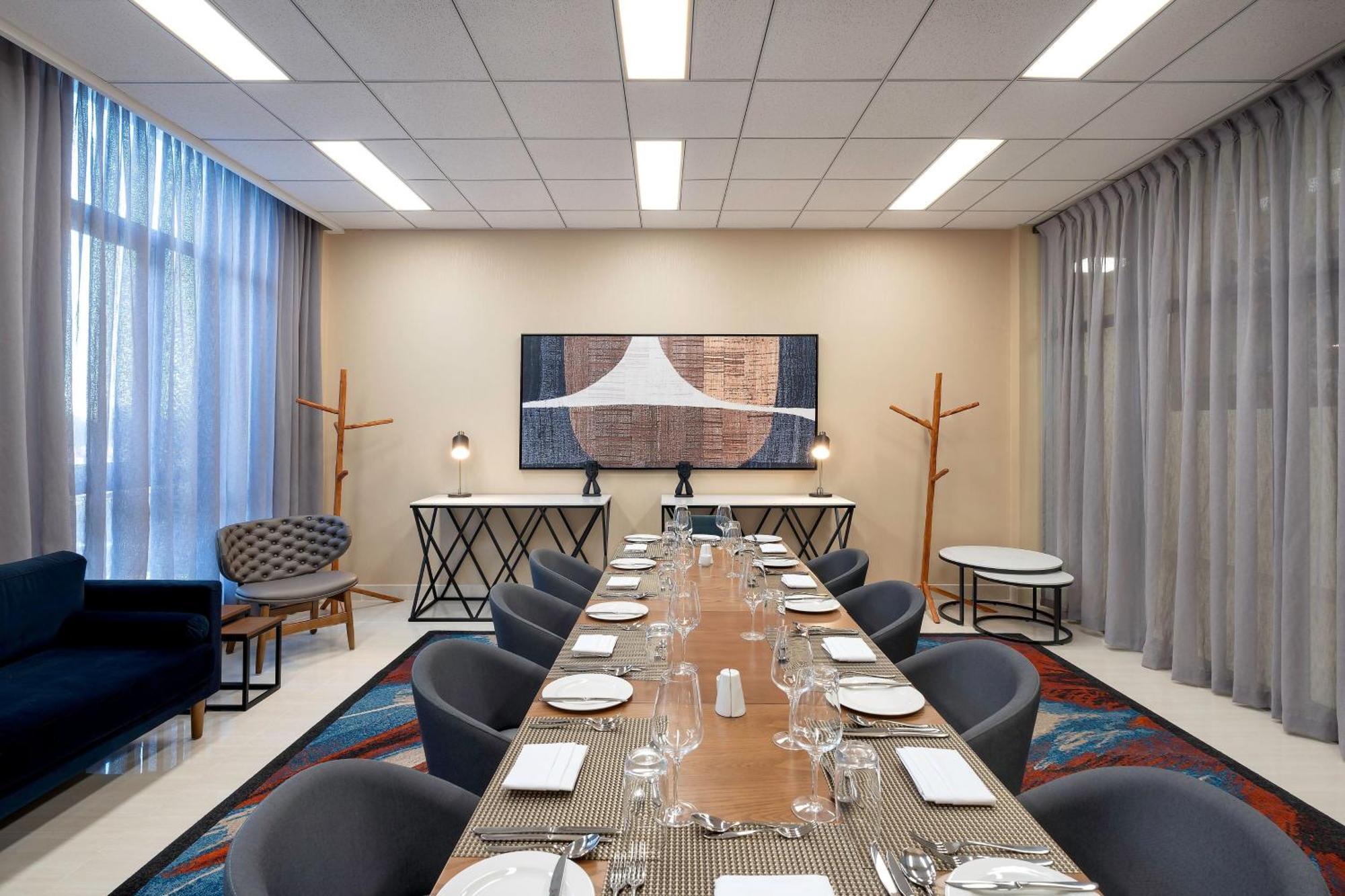 Protea Hotel By Marriott Lusaka International Airport エクステリア 写真