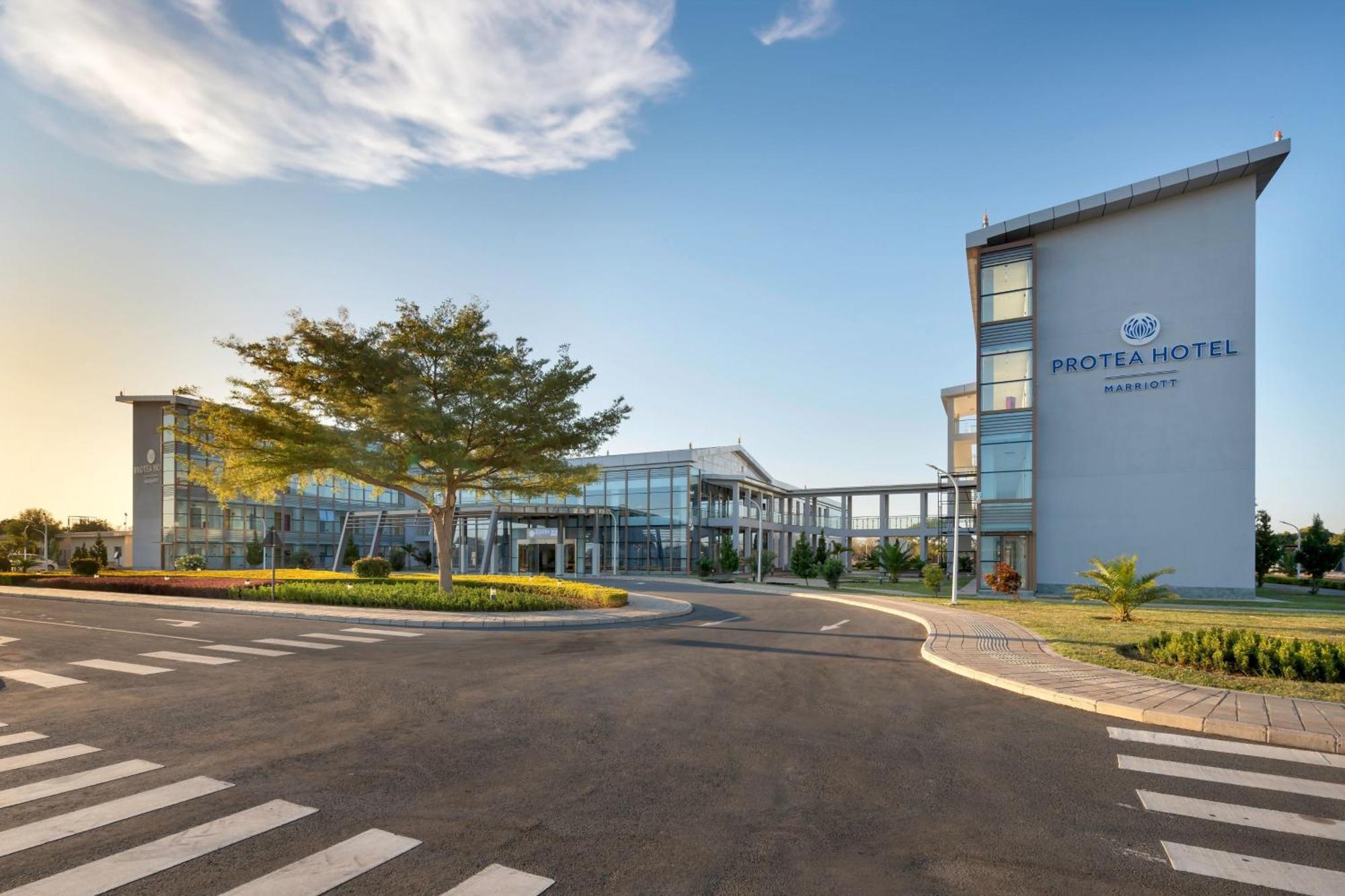 Protea Hotel By Marriott Lusaka International Airport エクステリア 写真