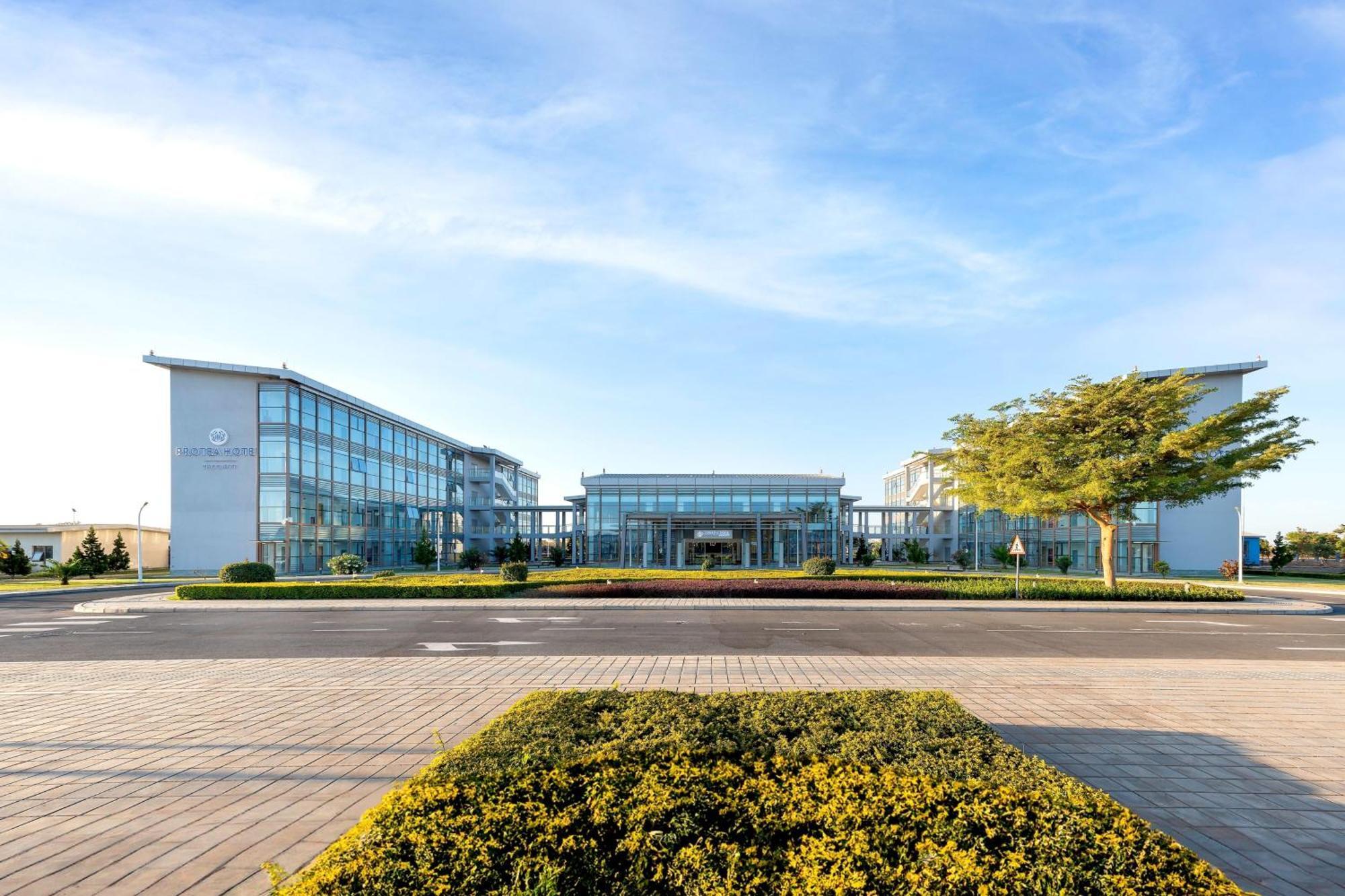 Protea Hotel By Marriott Lusaka International Airport エクステリア 写真