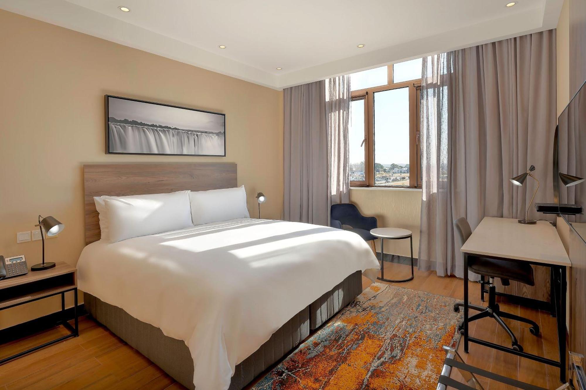 Protea Hotel By Marriott Lusaka International Airport エクステリア 写真