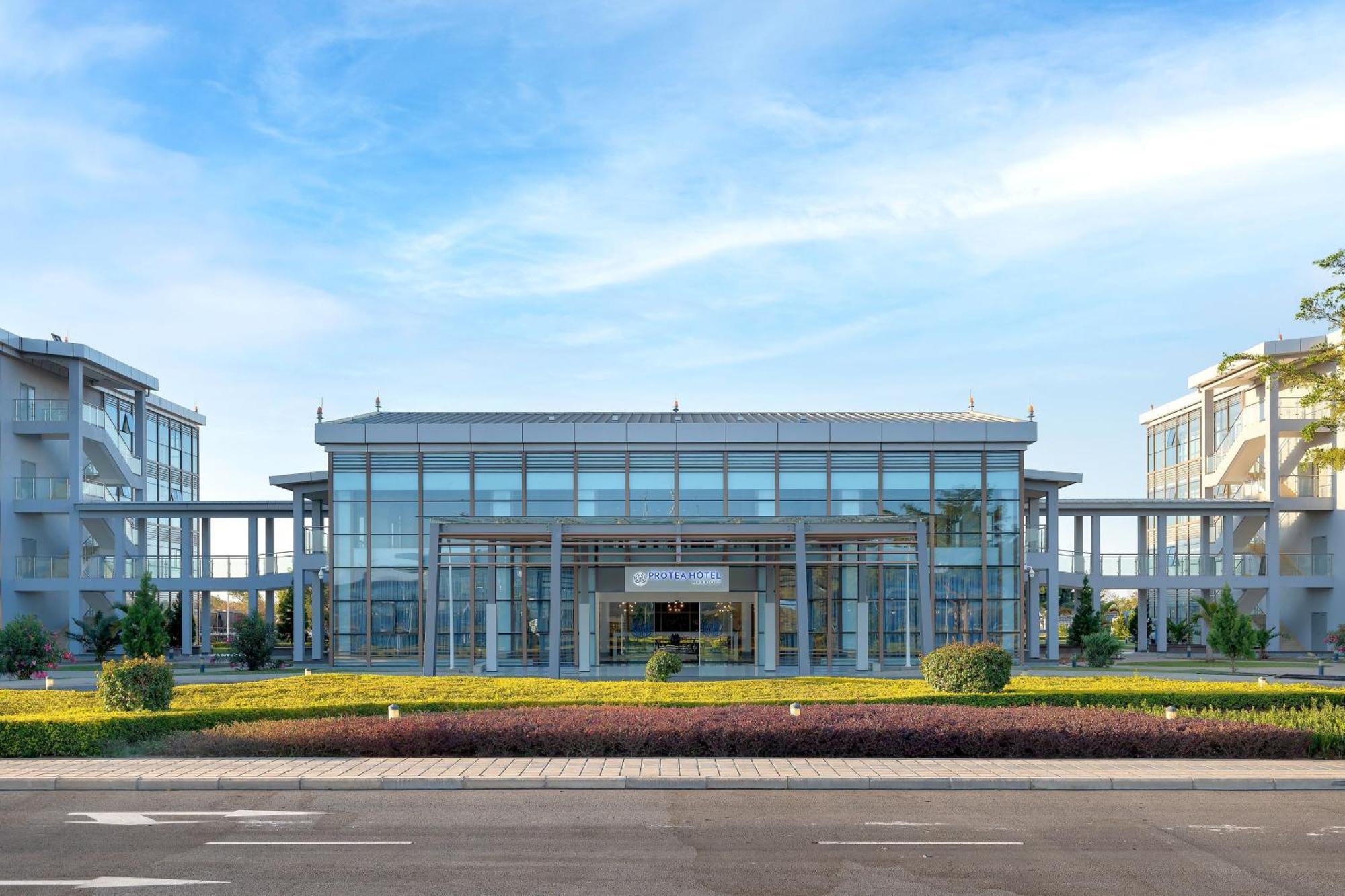 Protea Hotel By Marriott Lusaka International Airport エクステリア 写真