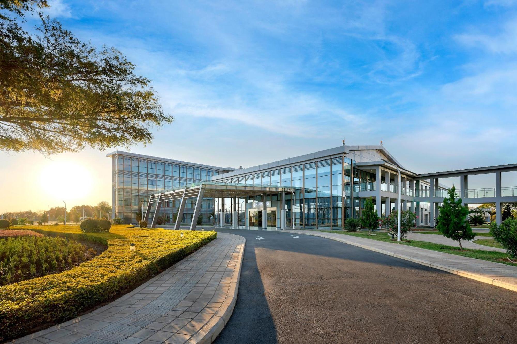 Protea Hotel By Marriott Lusaka International Airport エクステリア 写真