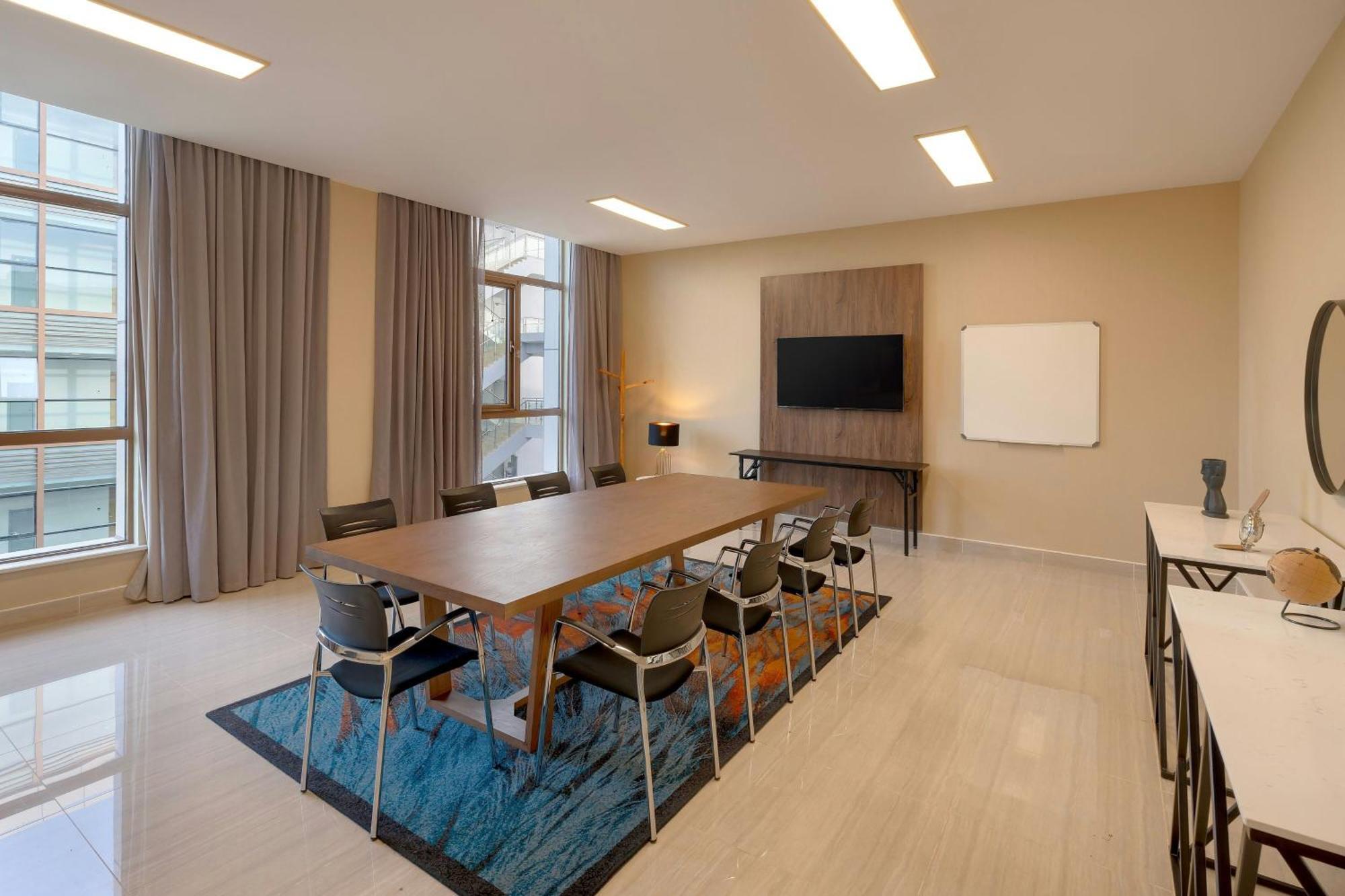 Protea Hotel By Marriott Lusaka International Airport エクステリア 写真