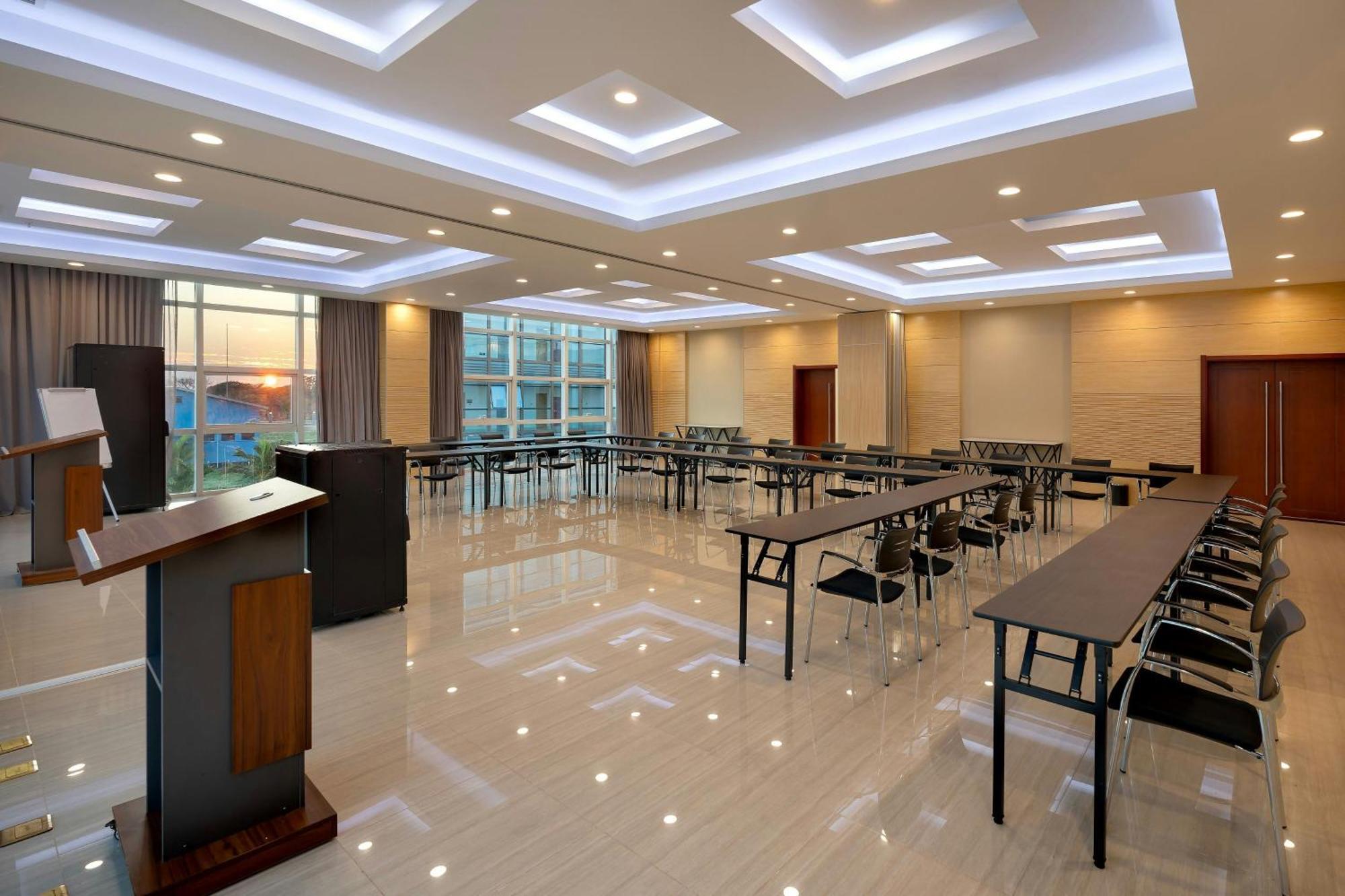 Protea Hotel By Marriott Lusaka International Airport エクステリア 写真
