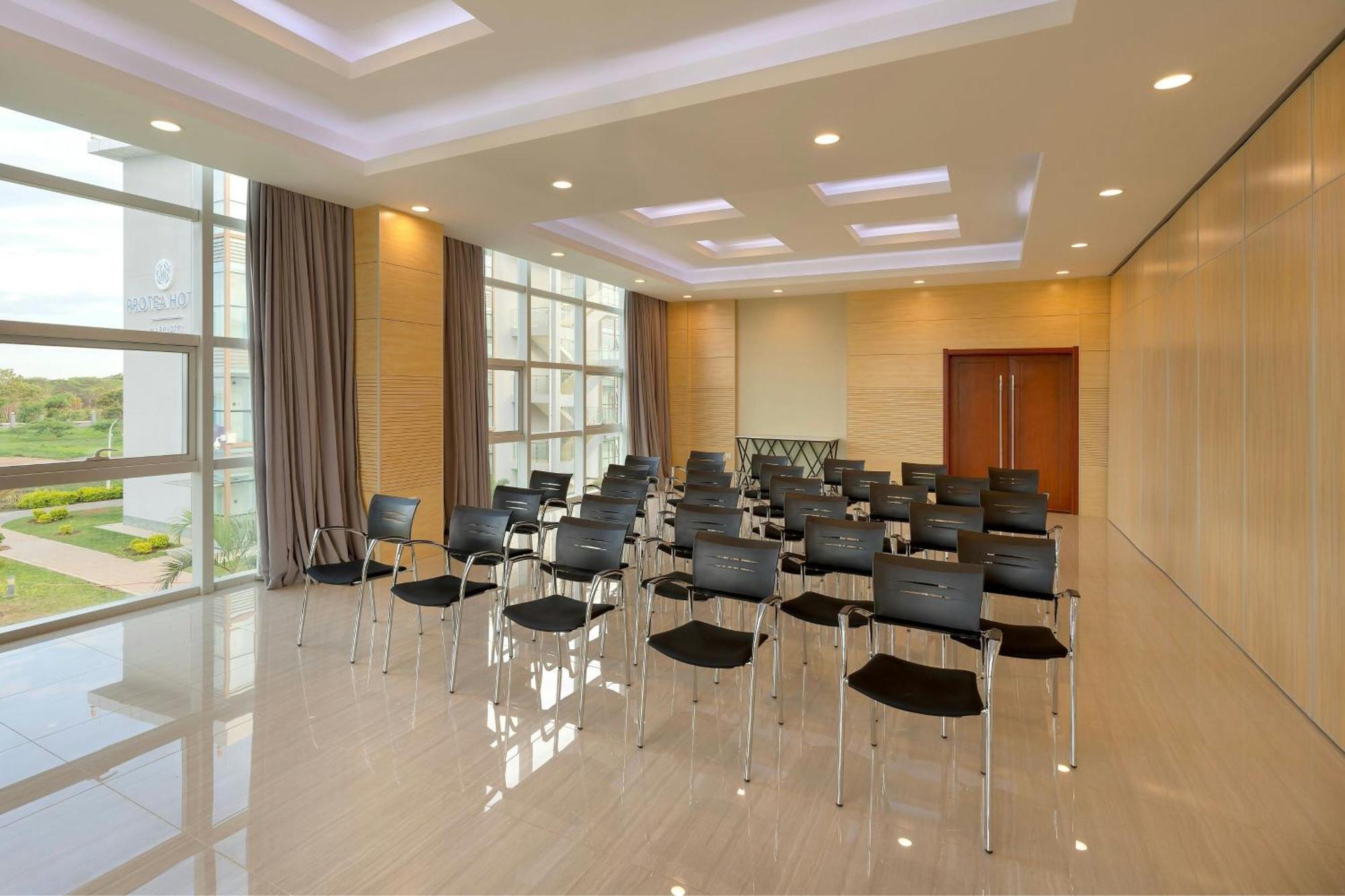 Protea Hotel By Marriott Lusaka International Airport エクステリア 写真