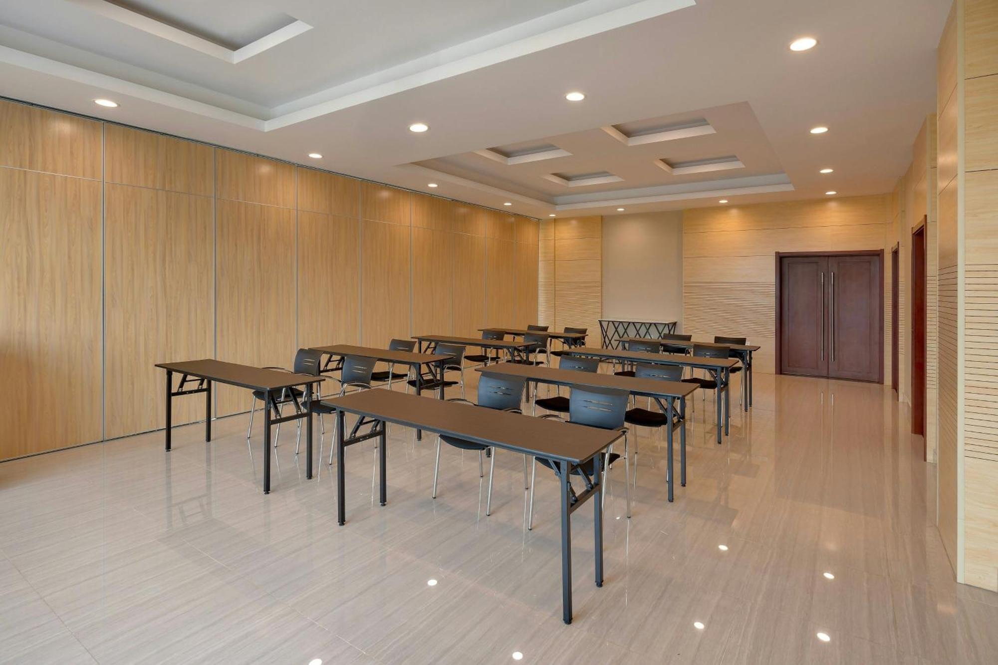 Protea Hotel By Marriott Lusaka International Airport エクステリア 写真