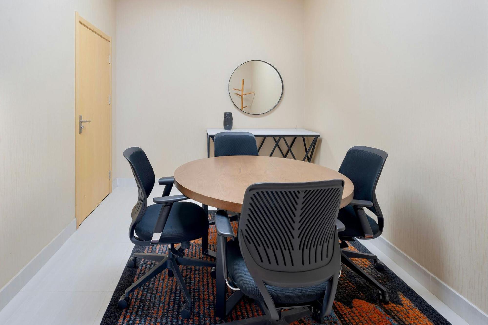 Protea Hotel By Marriott Lusaka International Airport エクステリア 写真