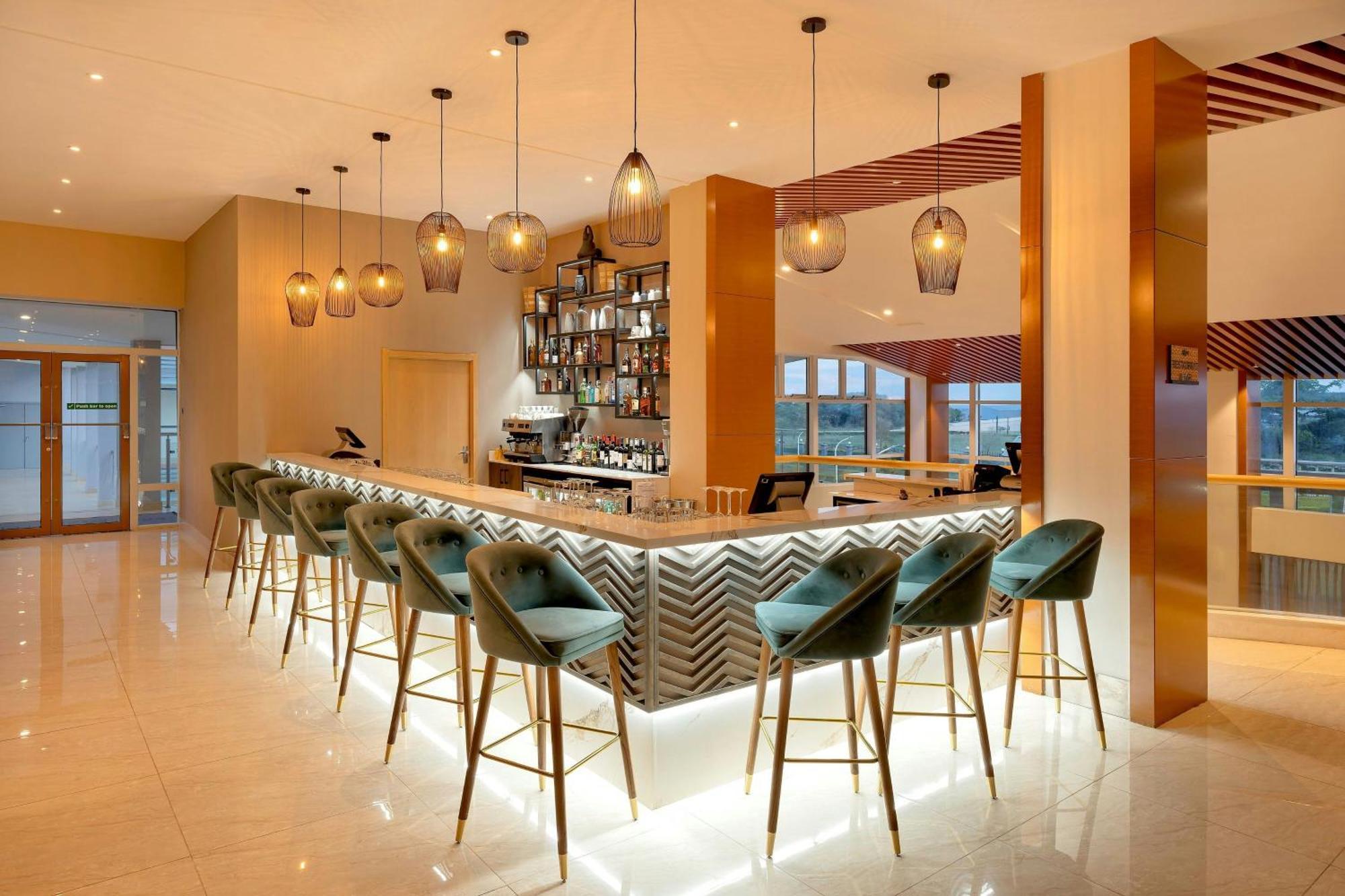 Protea Hotel By Marriott Lusaka International Airport エクステリア 写真