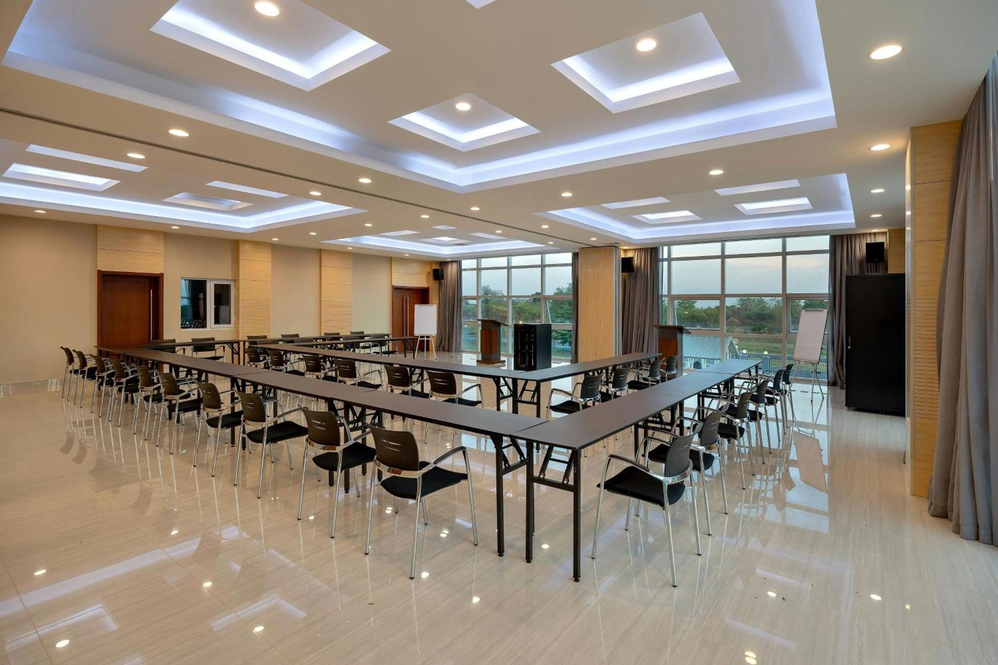 Protea Hotel By Marriott Lusaka International Airport エクステリア 写真