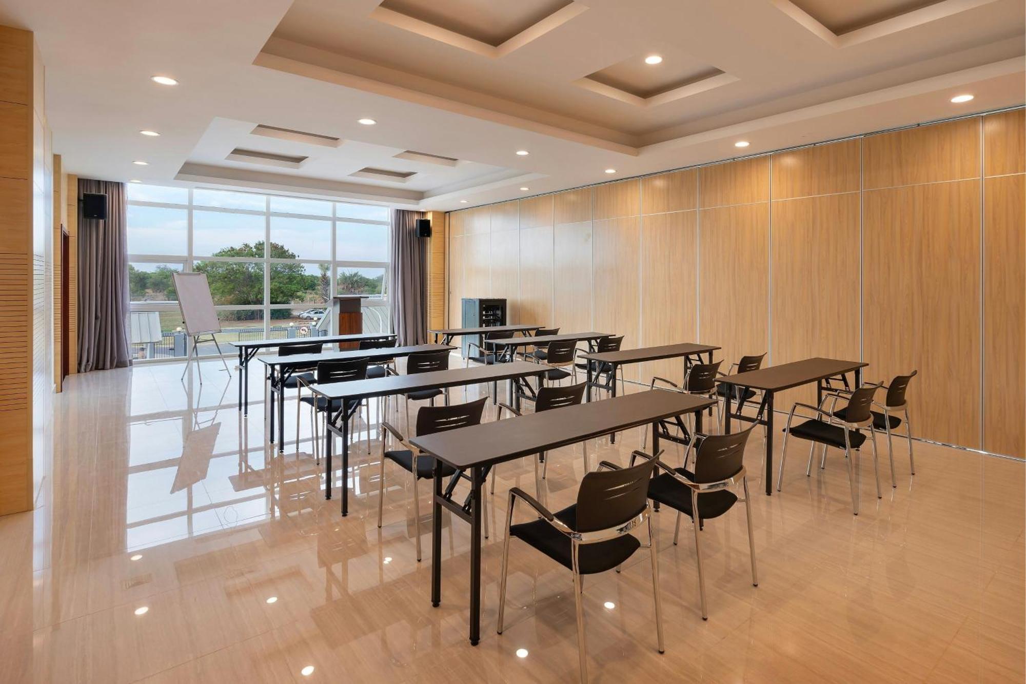 Protea Hotel By Marriott Lusaka International Airport エクステリア 写真
