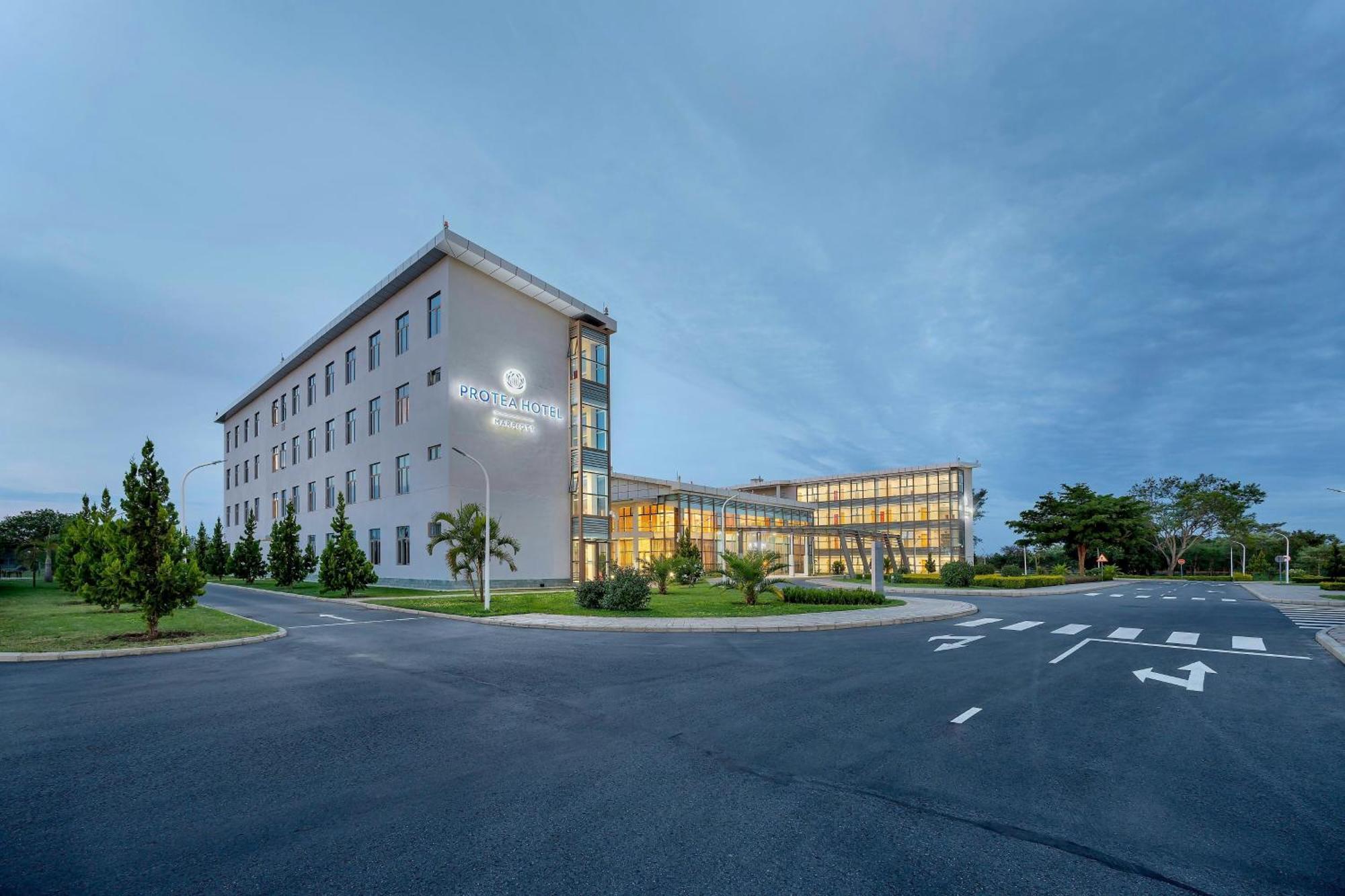 Protea Hotel By Marriott Lusaka International Airport エクステリア 写真